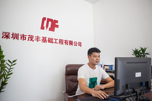 我叫阿忠，忠于事業(yè)，也忠于山河智能旋挖鉆機(jī)