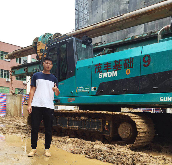 我叫阿忠，忠于事業(yè)，也忠于山河智能旋挖鉆機(jī)