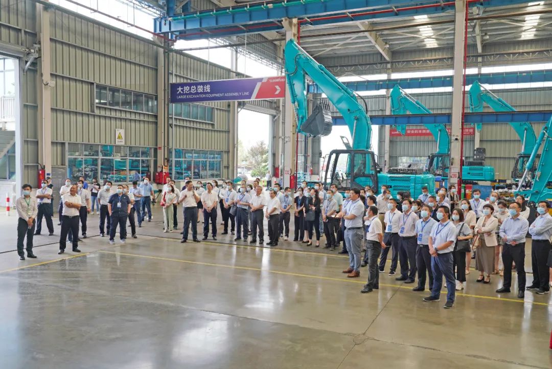 全國戰(zhàn)略性新興產業(yè)集群建設考察團調研山河智能