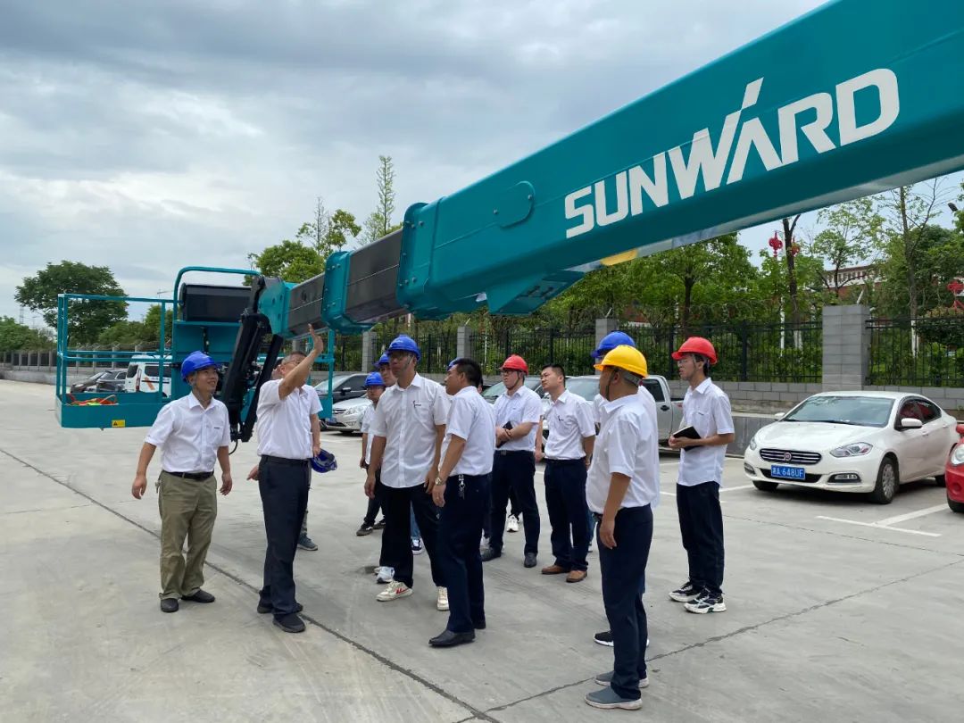 山河智能首款直臂式高空作業(yè)平臺順利通過評審