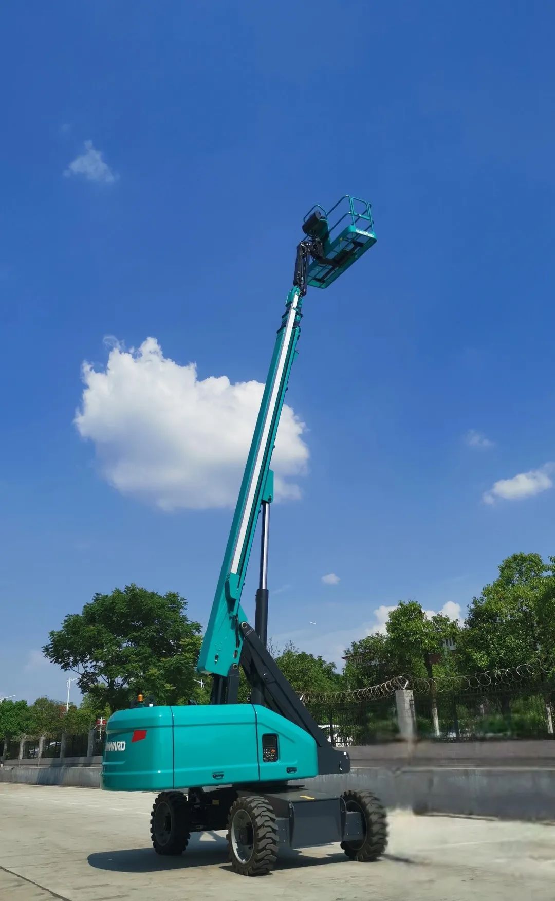 山河智能首款直臂式高空作業(yè)平臺順利通過評審