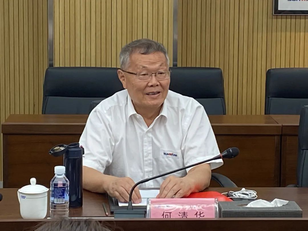 董事長(zhǎng)何清華收到湖南省領(lǐng)導(dǎo)聯(lián)系服務(wù)專家聯(lián)絡(luò)卡