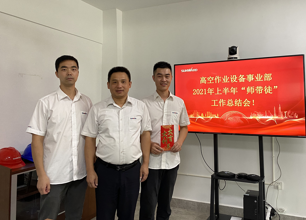 圖集 |超12萬元“帶崗津貼”發(fā)放！為這些導師點贊