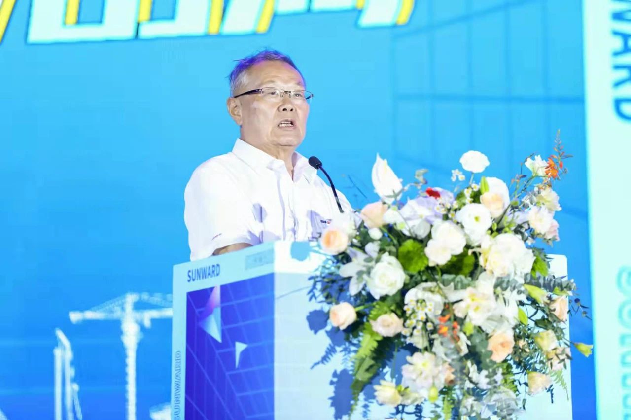 四大成套裝備聯(lián)袂登場(chǎng)！山河智能創(chuàng)新成果展示會(huì)交出“亮眼答卷”