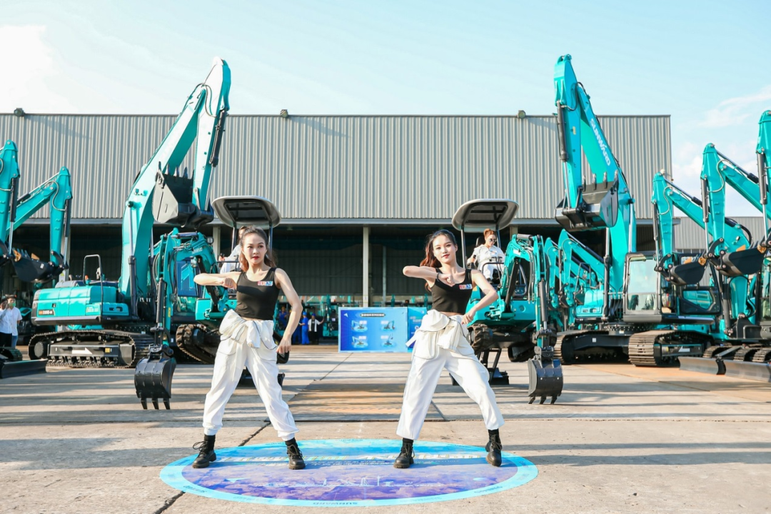 王炸！挖機加“寶貝”魅力征服全場