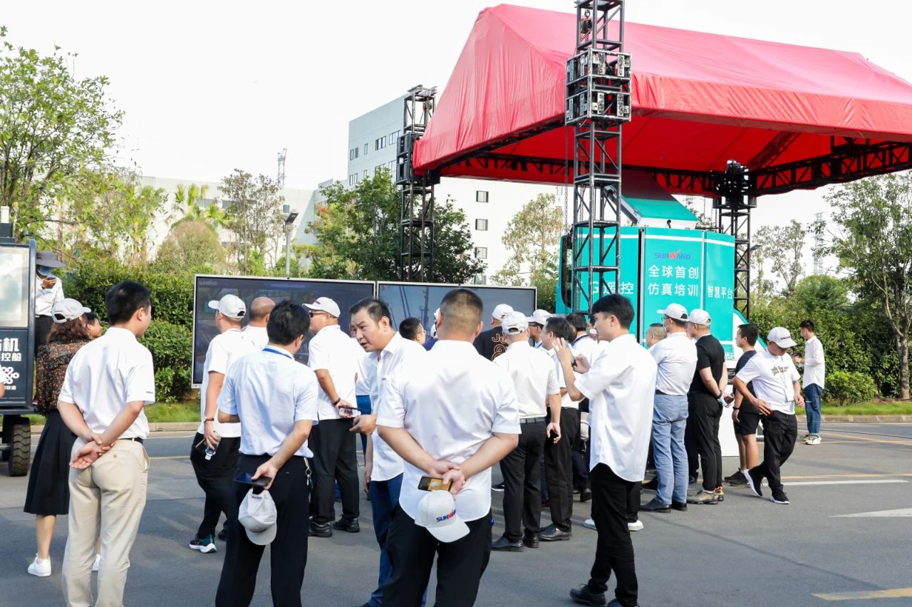 逛展超熱鬧！山河智能成果展示會(huì)高能名場(chǎng)面來襲