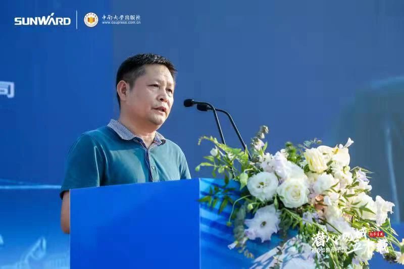 《何清華潛心機械五十年》新書發(fā)布，背后還有這些故事