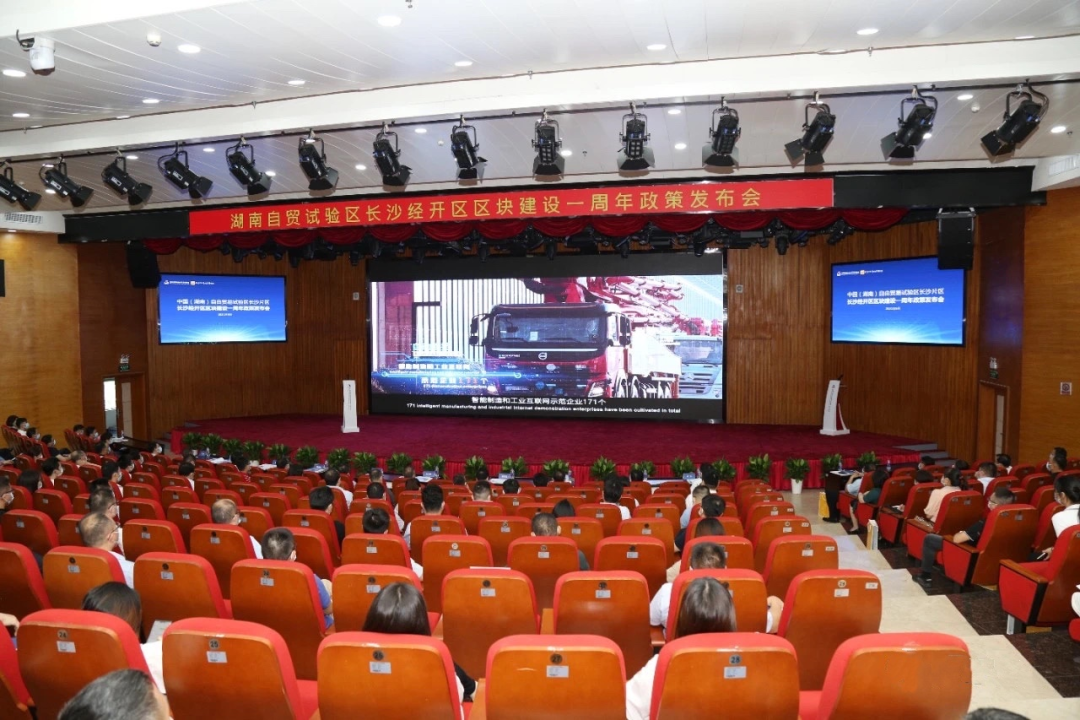 攜手長沙經(jīng)開區(qū)，山河智能探索工程機(jī)械二手設(shè)備出口