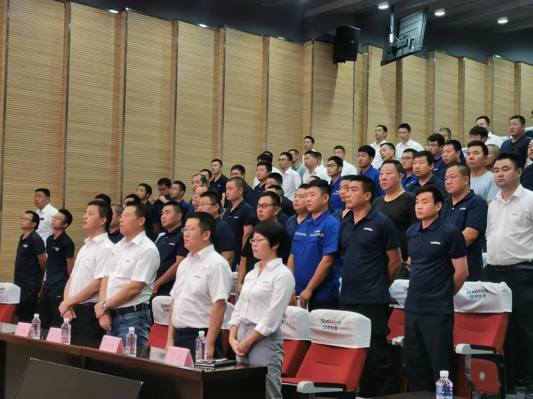 山河智能挖掘機事業(yè)部啟動2021服務技能評定暨服務萬里行總結大會