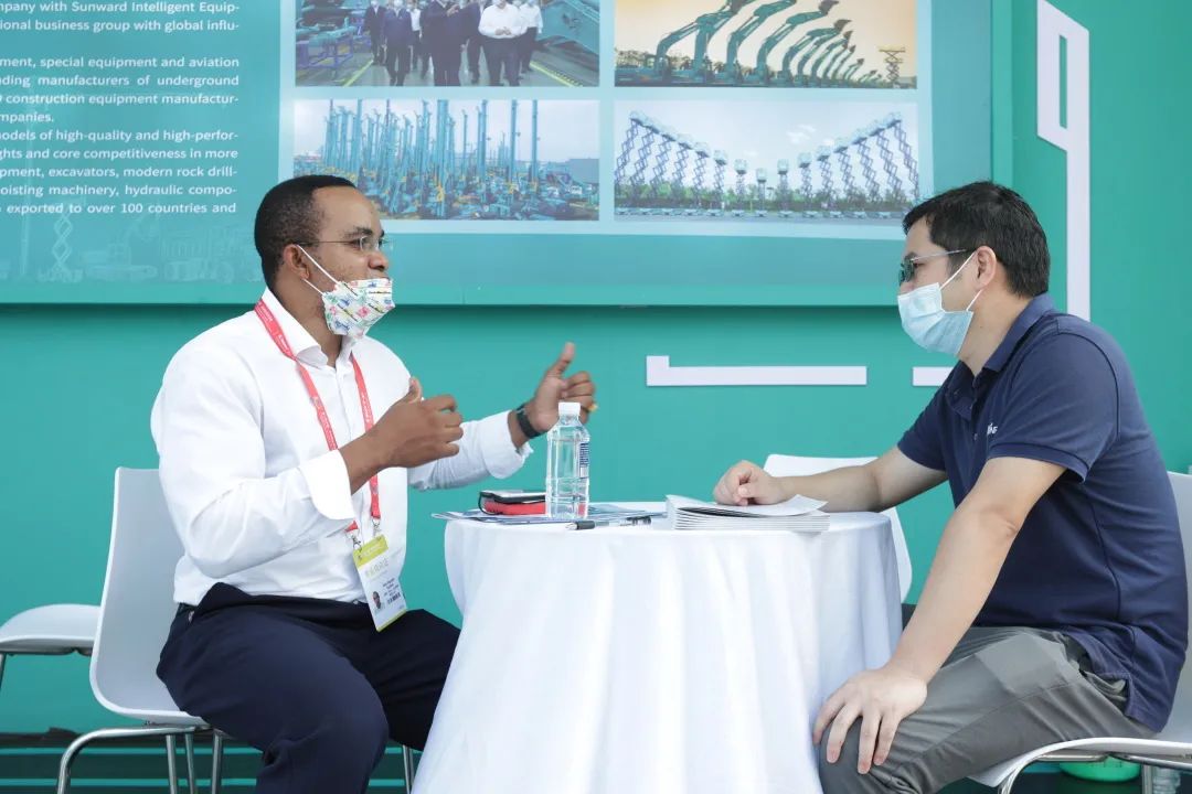 亮相中非經(jīng)貿(mào)博覽會！山河智能盡展工程機械國產(chǎn)品牌魅力