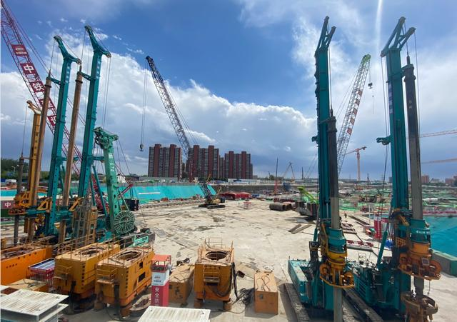 大國重器！山河智能超級裝備助力北京城市副中心綜合交通樞紐站建設(shè)