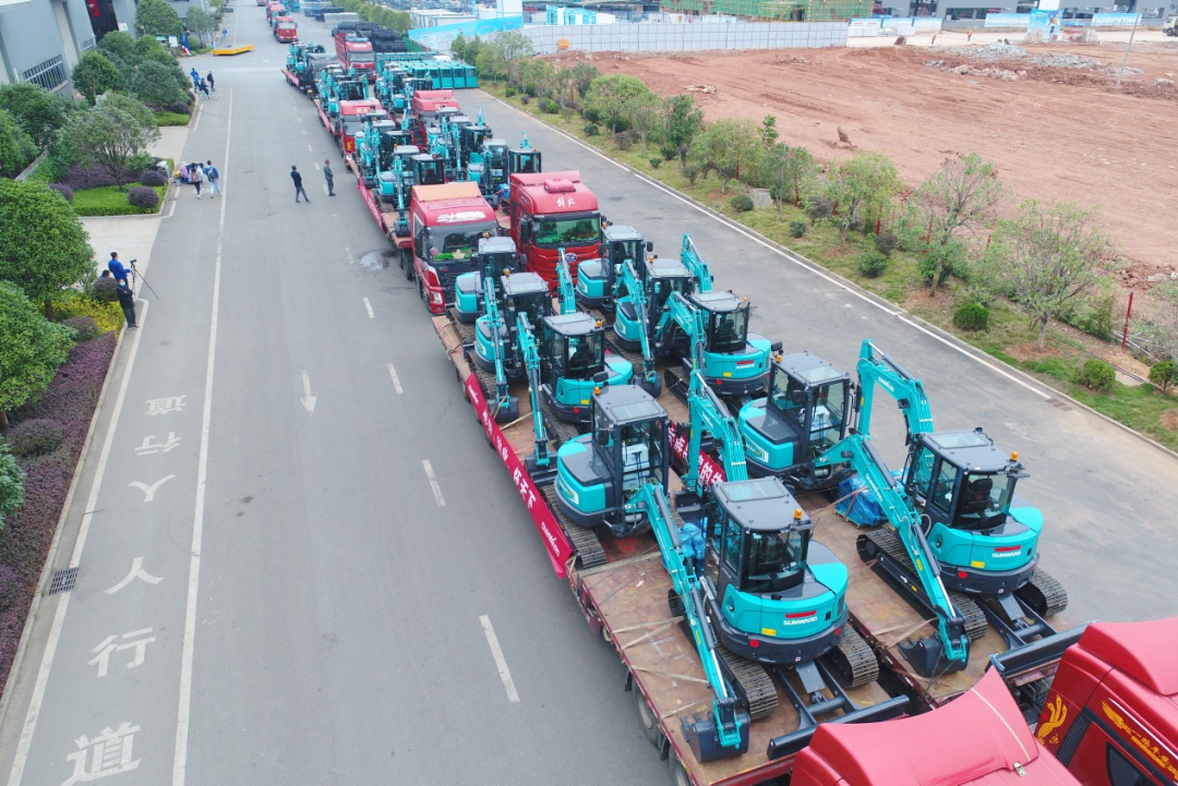 助力祖國(guó)西南地區(qū)建設(shè)！山河智能國(guó)內(nèi)首批SWE60UF無(wú)尾挖掘機(jī)批量交付