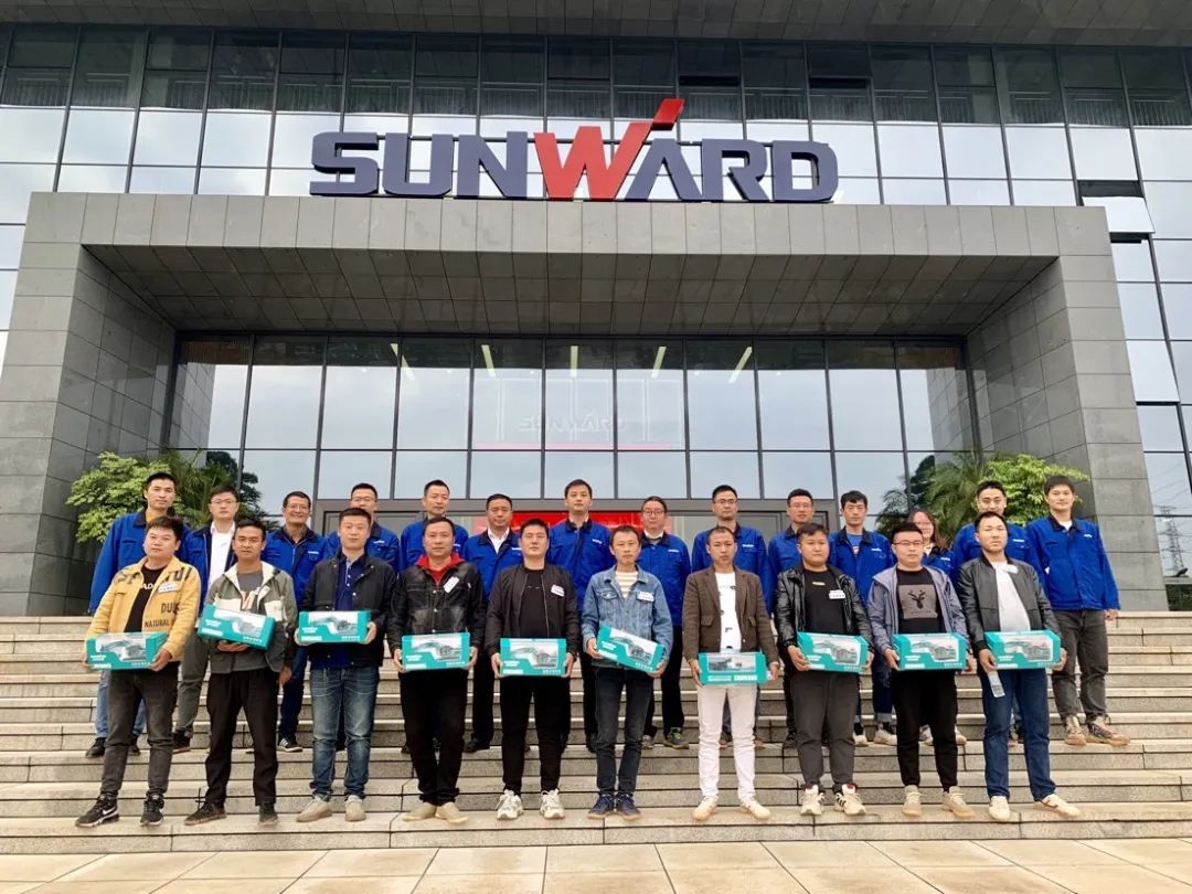 一起來“找茬”！10位“超級體驗官”試駕山河智能最新“F系列”挖掘機