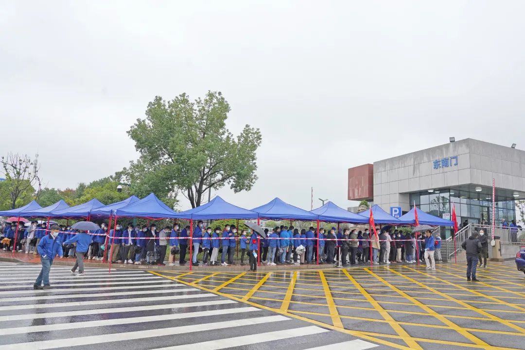 采樣完成率近100%！山河智能第一時間開展全員核酸檢測，保障安全生產(chǎn)