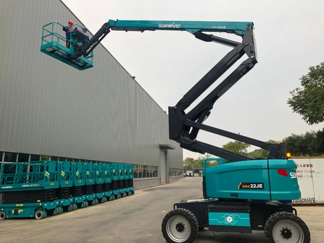 同級別作業(yè)高度最高！山河智能首款自主研發(fā)電動臂式高空作業(yè)平臺下線