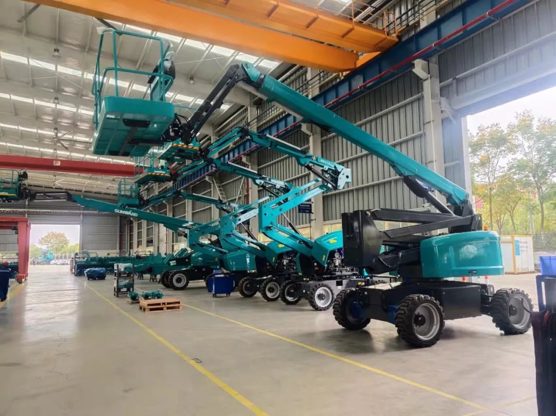 同級別作業(yè)高度最高！山河智能首款自主研發(fā)電動臂式高空作業(yè)平臺下線