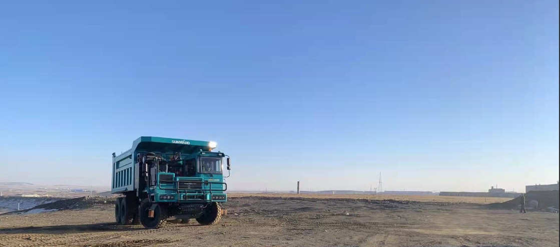 新能源，長(zhǎng)續(xù)航！山河智能首臺(tái)LNG增程式寬體礦卡下線交付