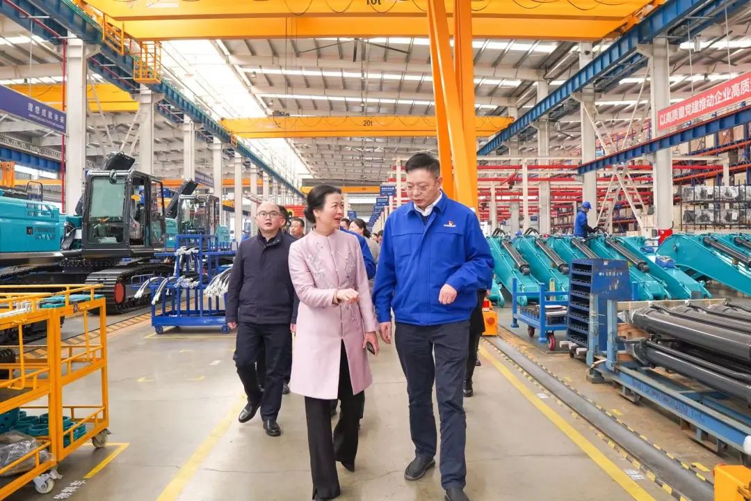 長沙市總工會、長沙經(jīng)開區(qū)總工會一行調(diào)研山河智能