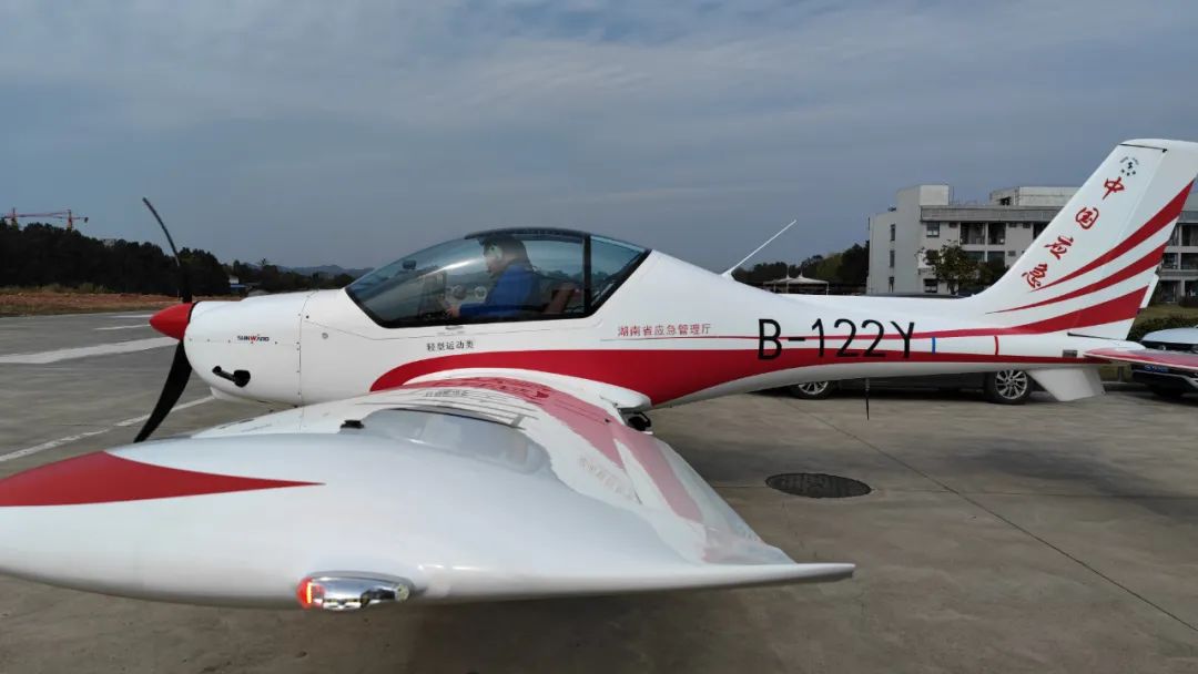 火情就是命令！湖南航空應(yīng)急救援隊(duì)山河機(jī)組展現(xiàn)“山河速度”