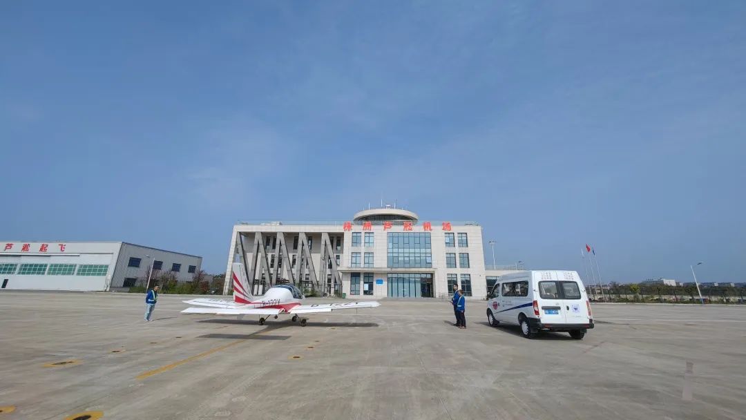 空地協(xié)同顯身手！湖南航空應(yīng)急救援隊(duì)山河機(jī)組開展特情處置應(yīng)急演練