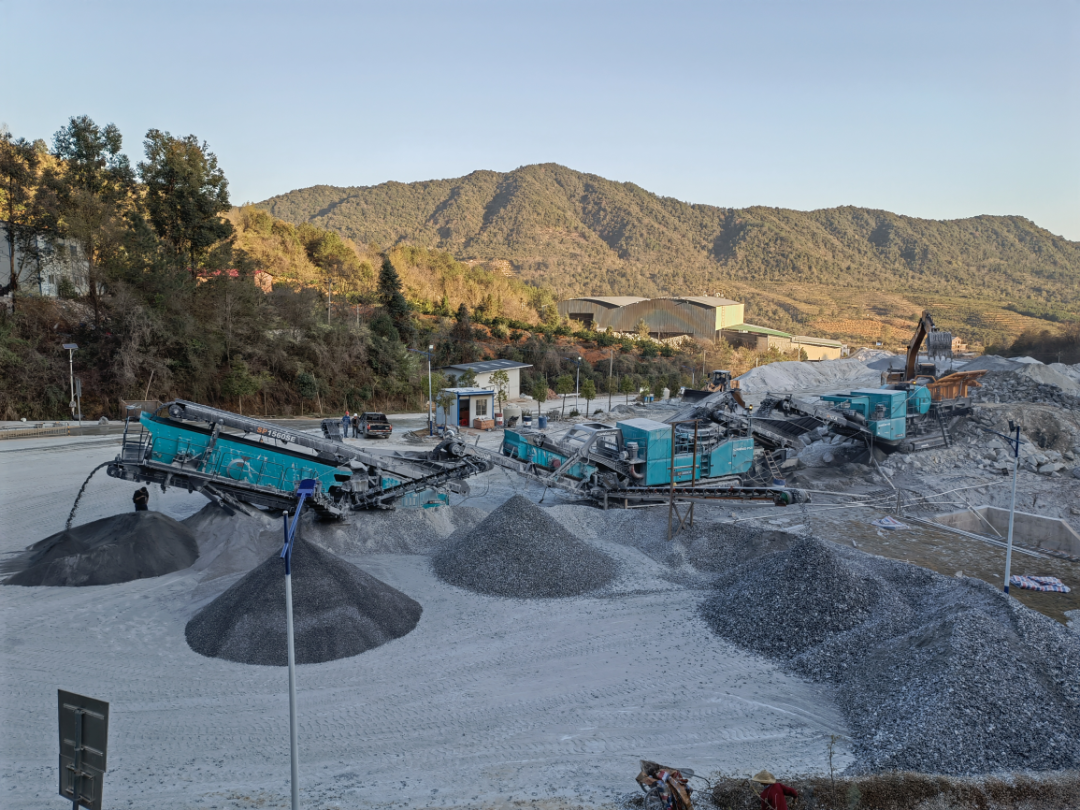 高性能+優(yōu)服務(wù)！山河普石勒移動(dòng)破碎篩分成套設(shè)備“重拳出擊”