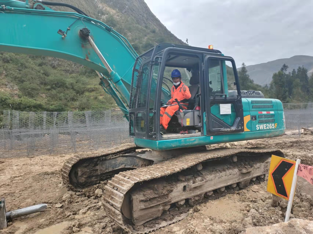 挑戰(zhàn)世界第二高山脈！山河智能裝備助力秘魯安第斯國家公路項目建設(shè)