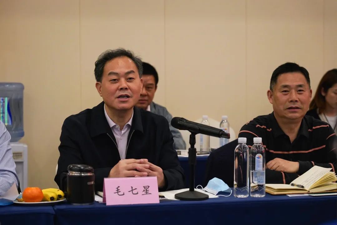 抱團(tuán)出海，攜手共贏！何清華帶隊(duì)赴湖南異地商會聯(lián)合會拜訪交流