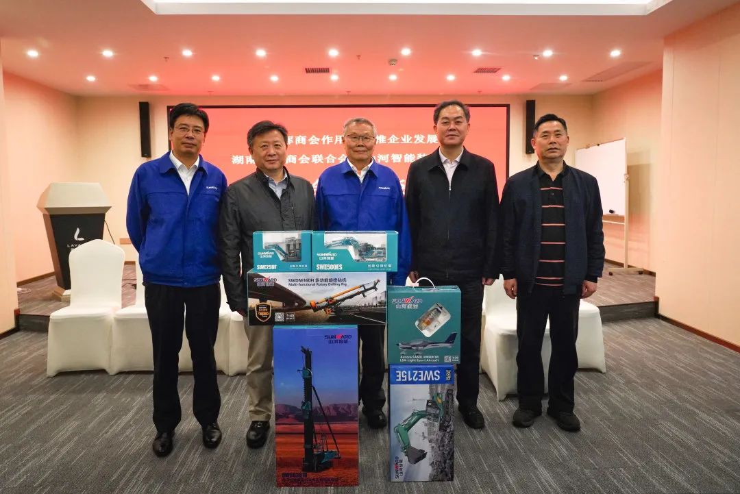 抱團(tuán)出海，攜手共贏！何清華帶隊(duì)赴湖南異地商會聯(lián)合會拜訪交流