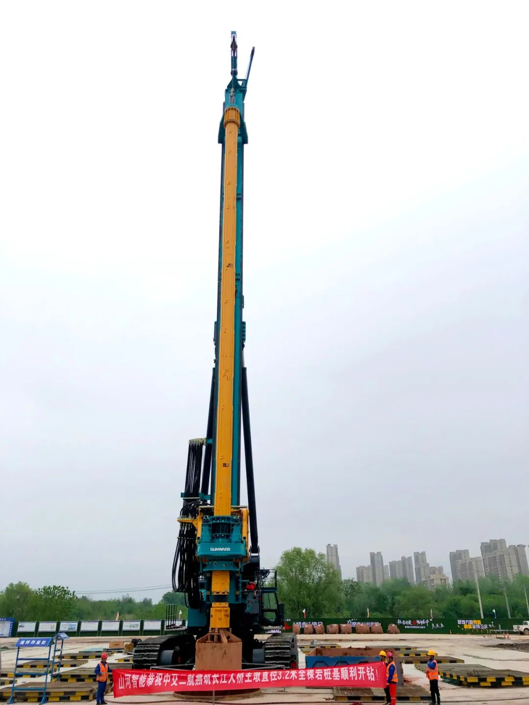 再啃“硬骨頭”！山河智能“超級樁備”助建燕磯長江大橋