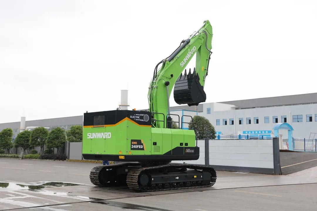 征戰(zhàn)川藏鐵路！山河智能新一代電動挖掘機成功交付