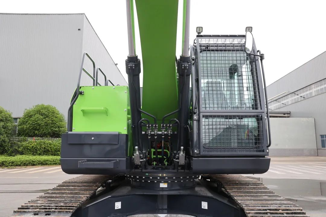 征戰(zhàn)川藏鐵路！山河智能新一代電動挖掘機成功交付