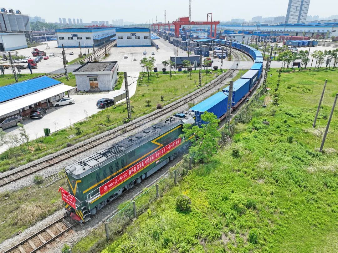 持續(xù)進軍國際市場！中歐班列（長沙）山河智能專列成功首發(fā)
