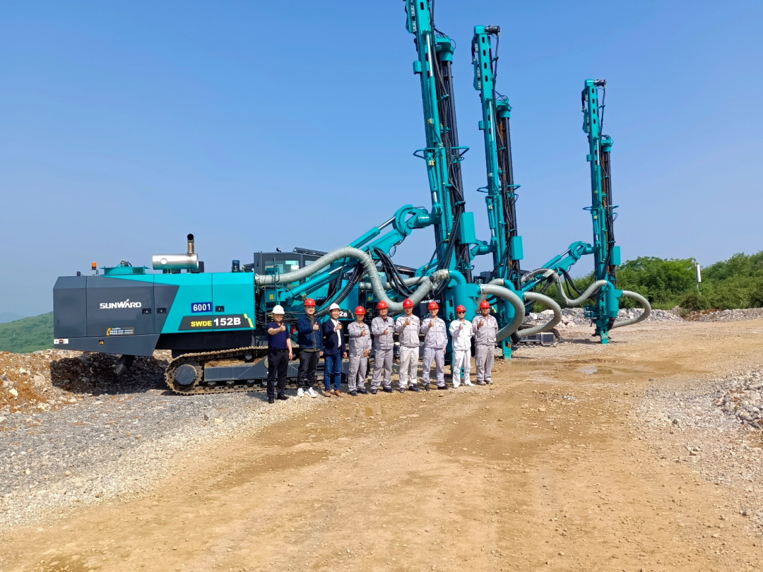 攜手中建材！山河智能鑿巖設(shè)備助建九江年產(chǎn)3000萬(wàn)噸砂石骨料開(kāi)采項(xiàng)目