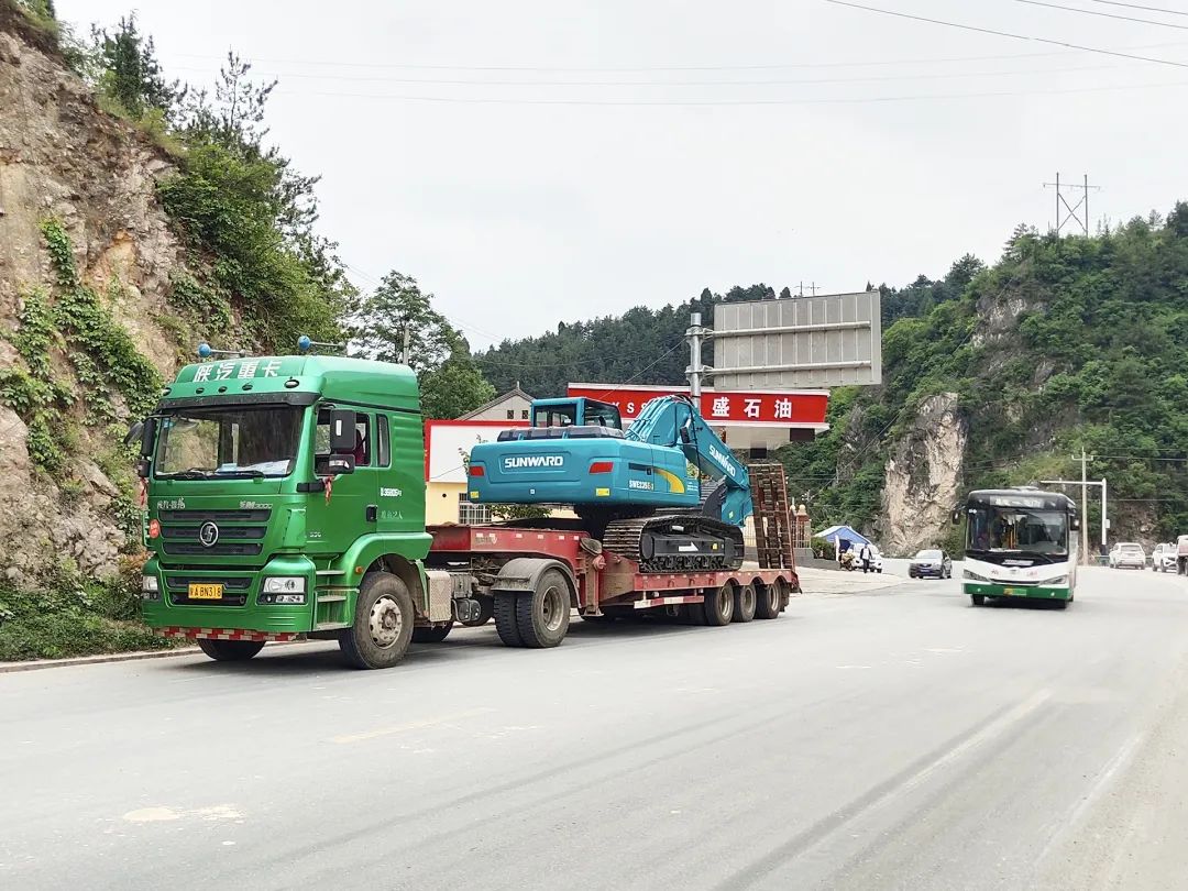 三員山河挖機(jī)“悍將”收服“鐵粉”一枚，憑什么？