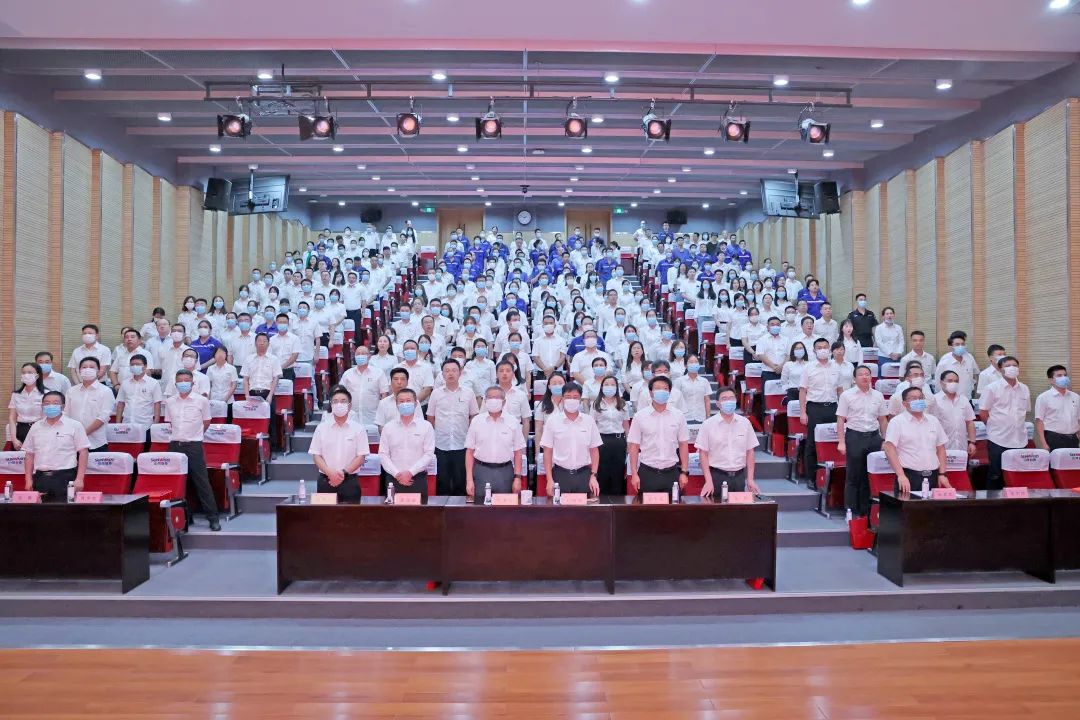 為建功建企建家一體化貢獻更大力量！山河智能第五屆五次“雙代會”成功召開