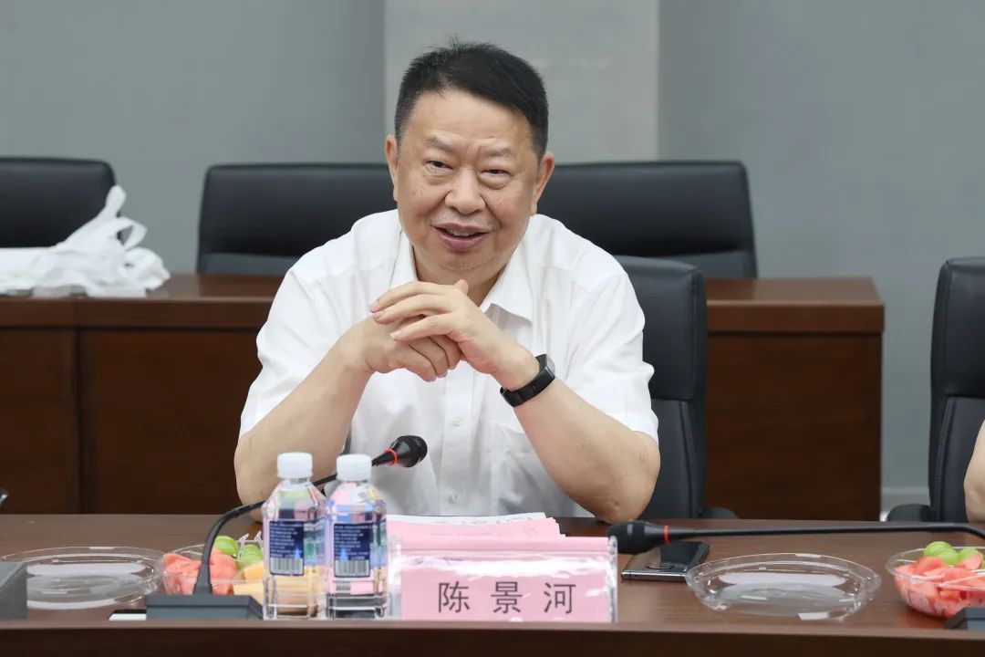 紫金礦業(yè)集團(tuán)黨委書記、董事長陳景河蒞臨山河智能考察交流