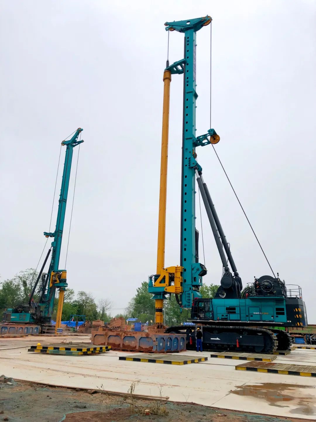 “創(chuàng)造施工奇跡！”他們和山河智能“超級樁備”一起助建燕磯長江大橋