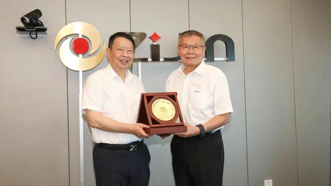 理想成就未來！何清華受邀赴世界500強企業(yè)紫金礦業(yè)集團作專題講座