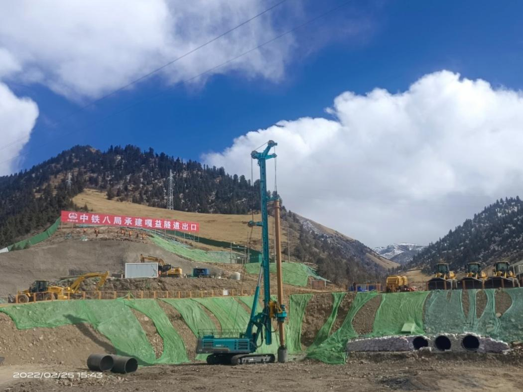 決戰(zhàn)“世界之巔”！山河智能旋挖鉆機(jī)實(shí)力助建川藏鐵路