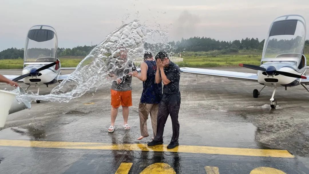 沖上云霄！湖南山河通航學(xué)員成功單飛