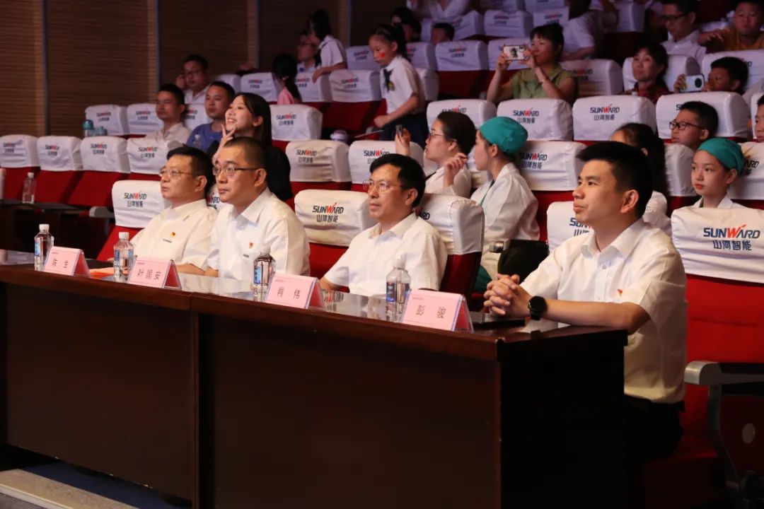 繽紛“暑”假，不負(fù)所“托”！山河智能職工子女暑期托管班結(jié)業(yè)啦