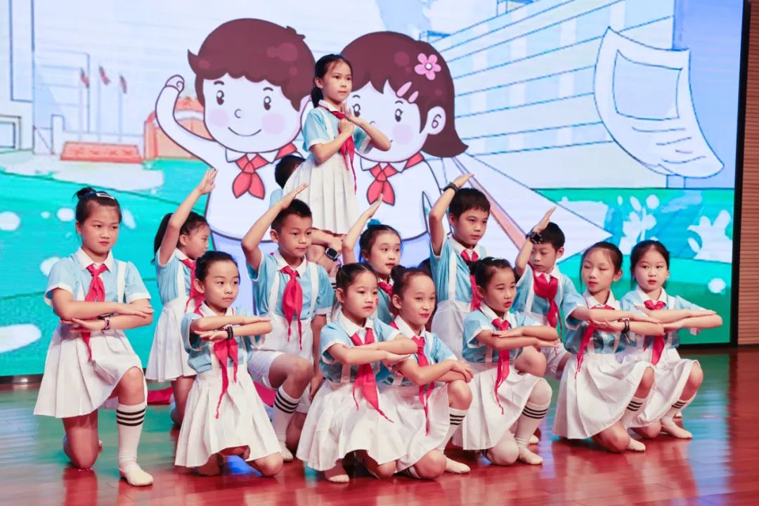 繽紛“暑”假，不負(fù)所“托”！山河智能職工子女暑期托管班結(jié)業(yè)啦