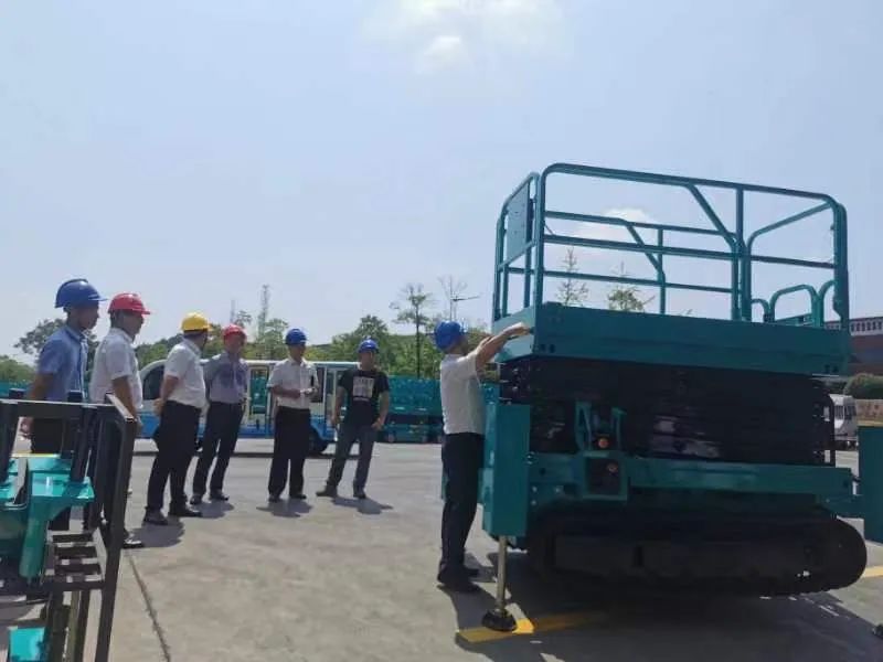 加速電動(dòng)化產(chǎn)品布局，山河智能第一款履帶剪叉式高空作業(yè)平臺(tái)來了！