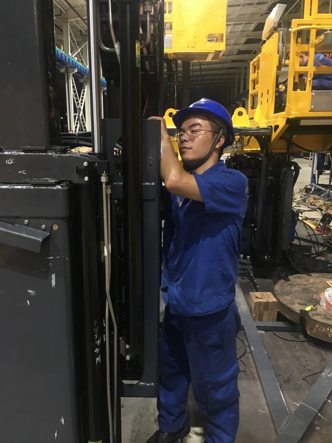 為鐵路運(yùn)輸保駕護(hù)航！山河智能自主研制首套三平臺作業(yè)裝置成功交付