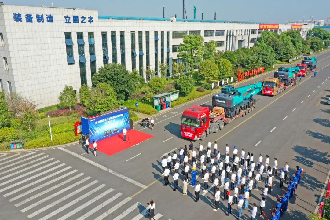 攜手山東匯誠助力我國港口建設(shè)！山河智能港口抓料機成功批量交付