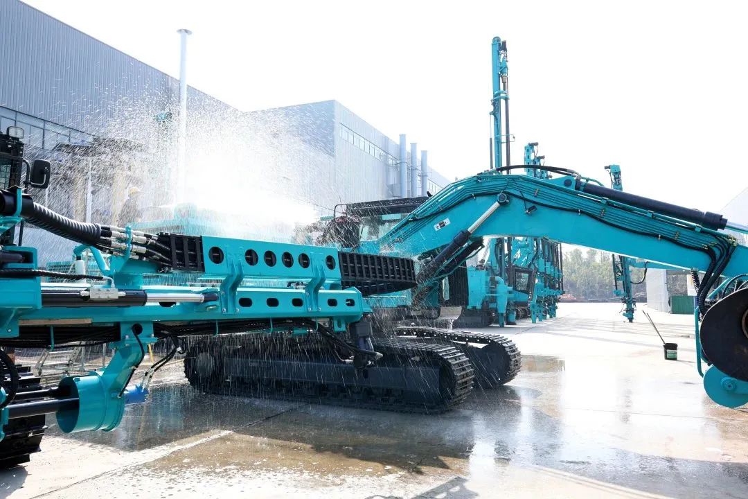 莫道君行早，更有早行人！山河智能癸卯兔年開工大吉