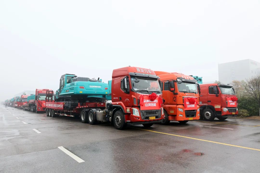 新局新篇，宏兔啟航！山河智能超200臺套設(shè)備集中發(fā)貨