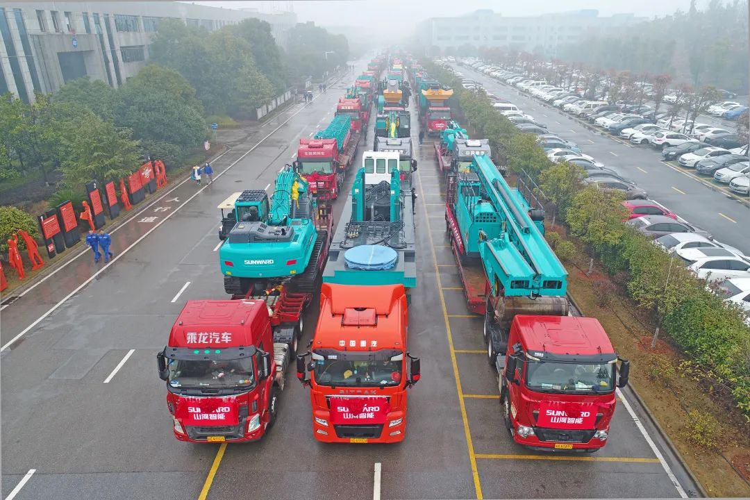 新局新篇，宏兔啟航！山河智能超200臺套設(shè)備集中發(fā)貨