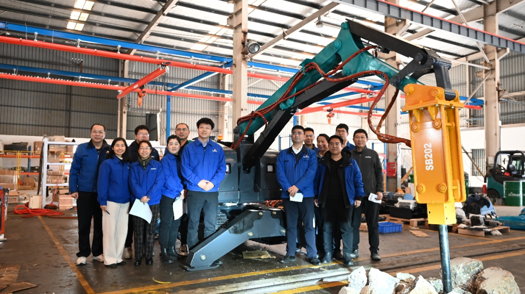 破拆應(yīng)急，智能擔(dān)當(dāng)！山河特裝SWR280DE破拆機(jī)器人下線交付