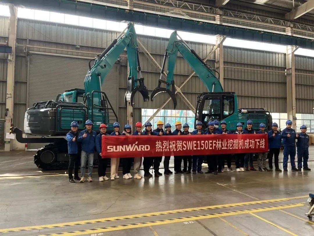 翻山越嶺，稱(chēng)霸“武林”！山河智能首款中型林業(yè)挖掘機(jī)成功下線